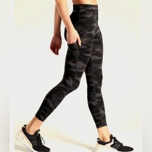 ATHLETA - Camo Ultimate Stash Pocket 7/8 Tight